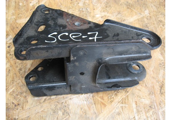 Кронштейн кпп Renault Megane, Scenic 1.6 8V, 7700841332